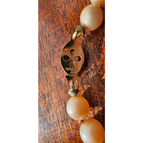 Vintage Marvella Faux Pearl Necklace with Fancy Gold Tone Shell Clasp 24"L - Picture 2 of 12